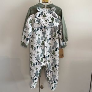 NWT Chick Pea Long Sleeve Woodland Onesie Set Size 6-9 months with hat